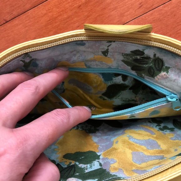 Lime green HOBO magnetic leather clutch - Picture 5 of 7